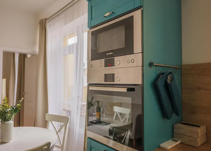 S Velkou Terasou A Balkonom V Centre Mesta! * Pozsony