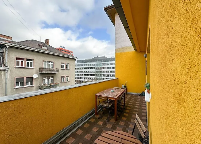 S Velkou Terasou A Balkonom V Centre Mesta! *